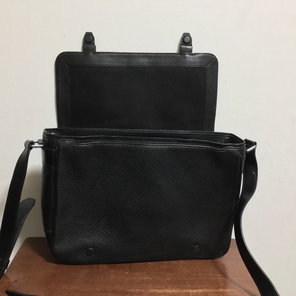 Michael Kors Men’s Bryant Pebble Leather Messenger Bag - Picture 11 of 13